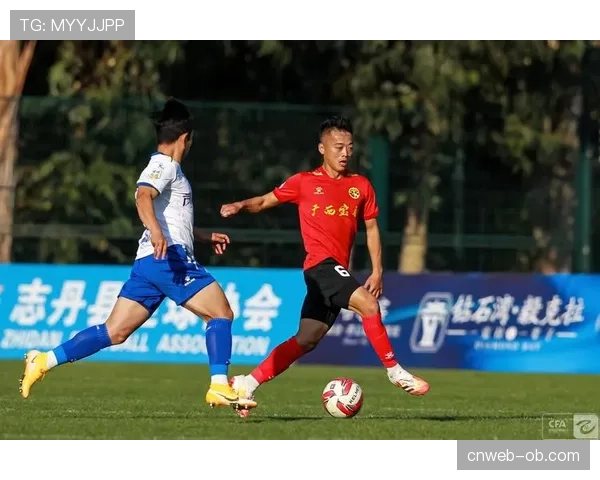 特写:格鲁达边路连过两人后精准传中,助攻队友头槌破门